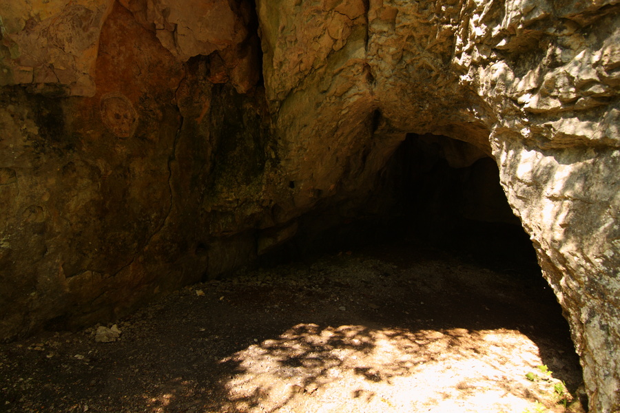 Une des grottes des Célérons