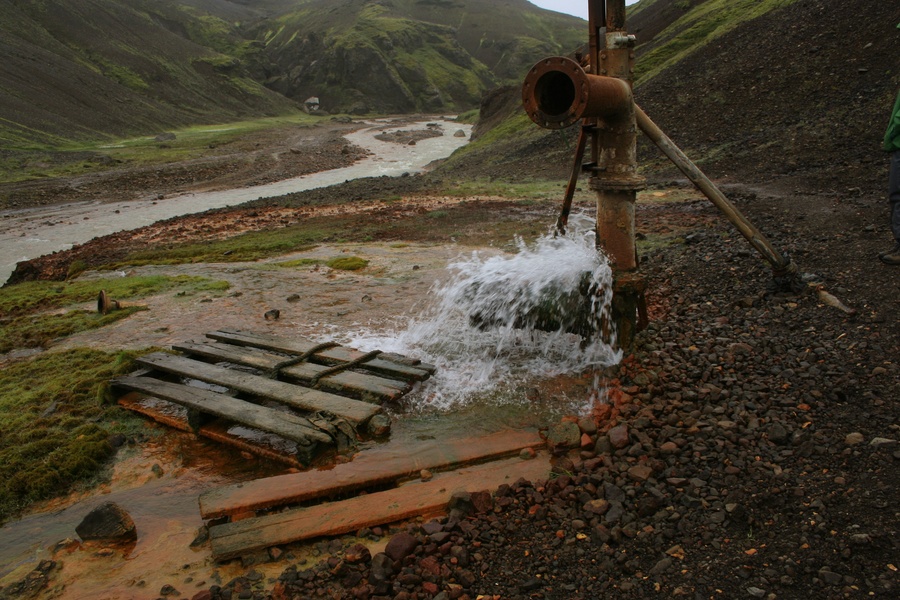 Jaillissement d'eau chaude